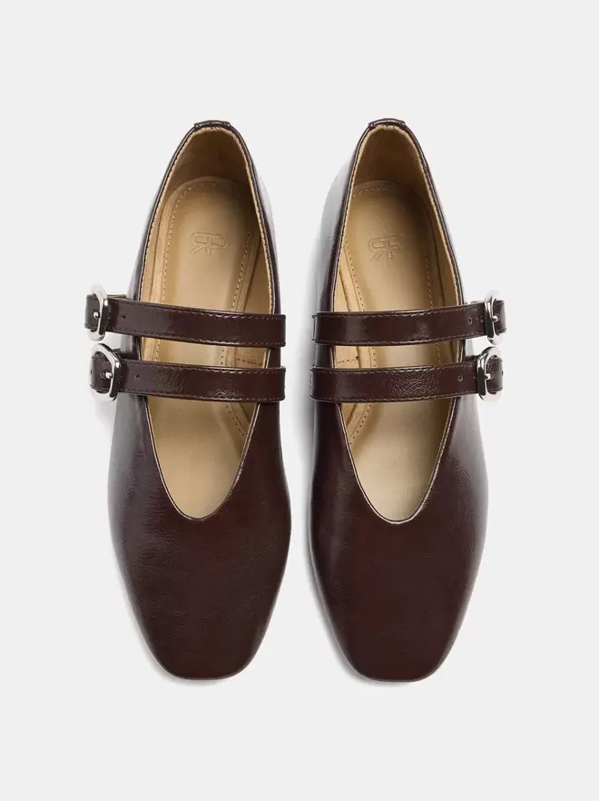 Ballerines effet cuir avec une double bride