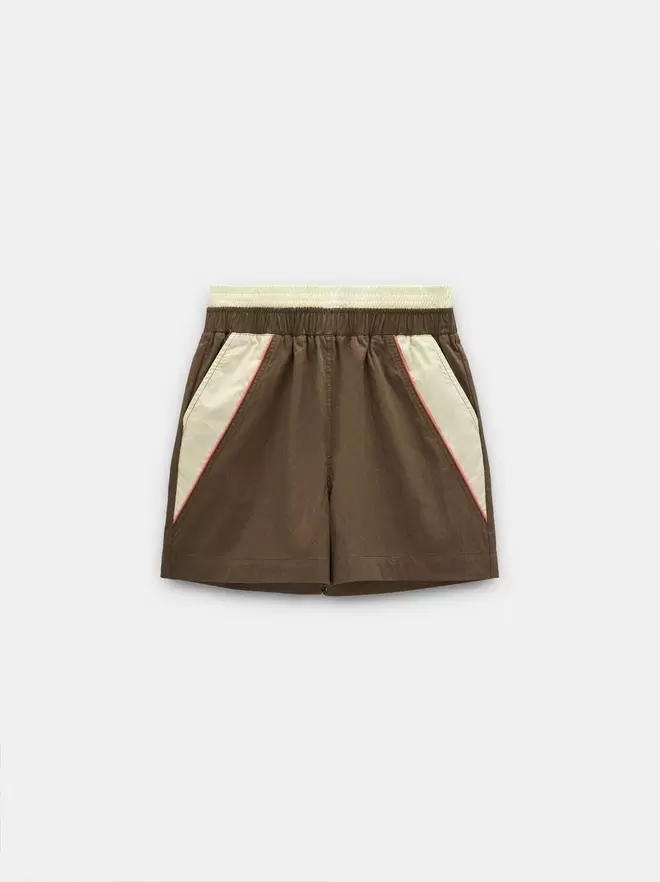 Short contrasté avec poches latérales