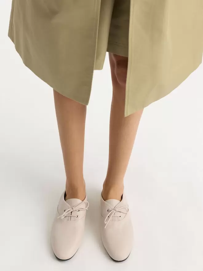 Chaussures en cuir lisses avec lacets