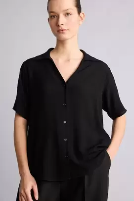 Chemise en viscose froissée à col bateau et manches courtes Coupe régulière