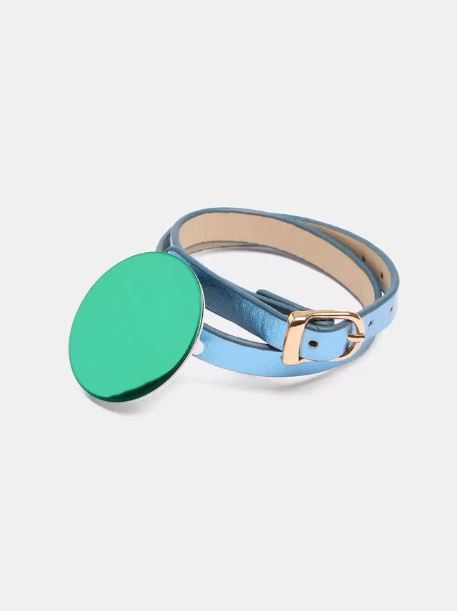 Bracelet-choker en métal avec pin's