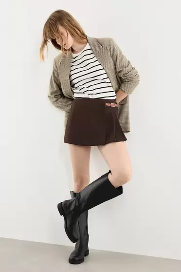 Skort con hebilla lateral
