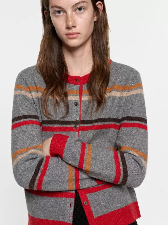 Cardigan en maille à rayures contrastées