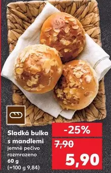 Sladká bulka s mandlemi