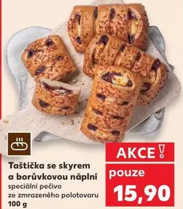 Taštička se skyrem a borůvkovou náplní