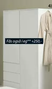 klædeskab med skuffer