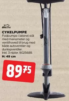 CYKELPUMPE
Fodpumpe i lakeret stål med manometer og ventilhoved til brug med både autoventiler og dunlopventiler. Inkl. 3 nipler. 9025689.