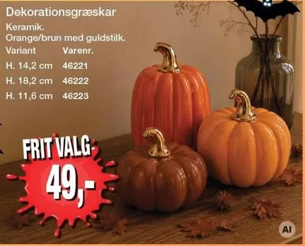 Keramik - Dekorationsgræskar . Orange/brun med guldstilk. H. 14,2 cm (46221), H. 18,2 cm (46222), H. 11,6 cm (46223)