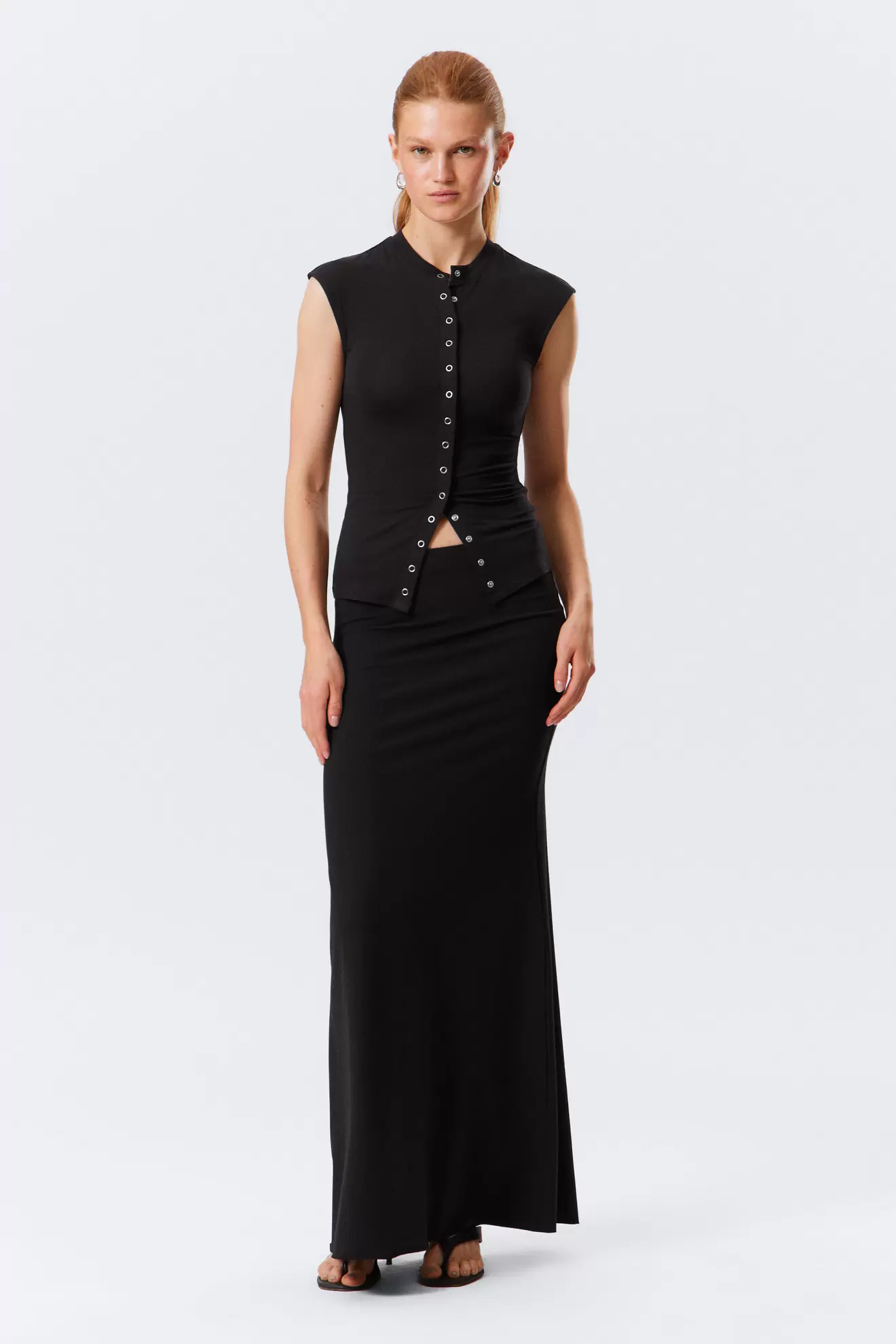 MID RISE SLIM FIT MAXI SKIRT