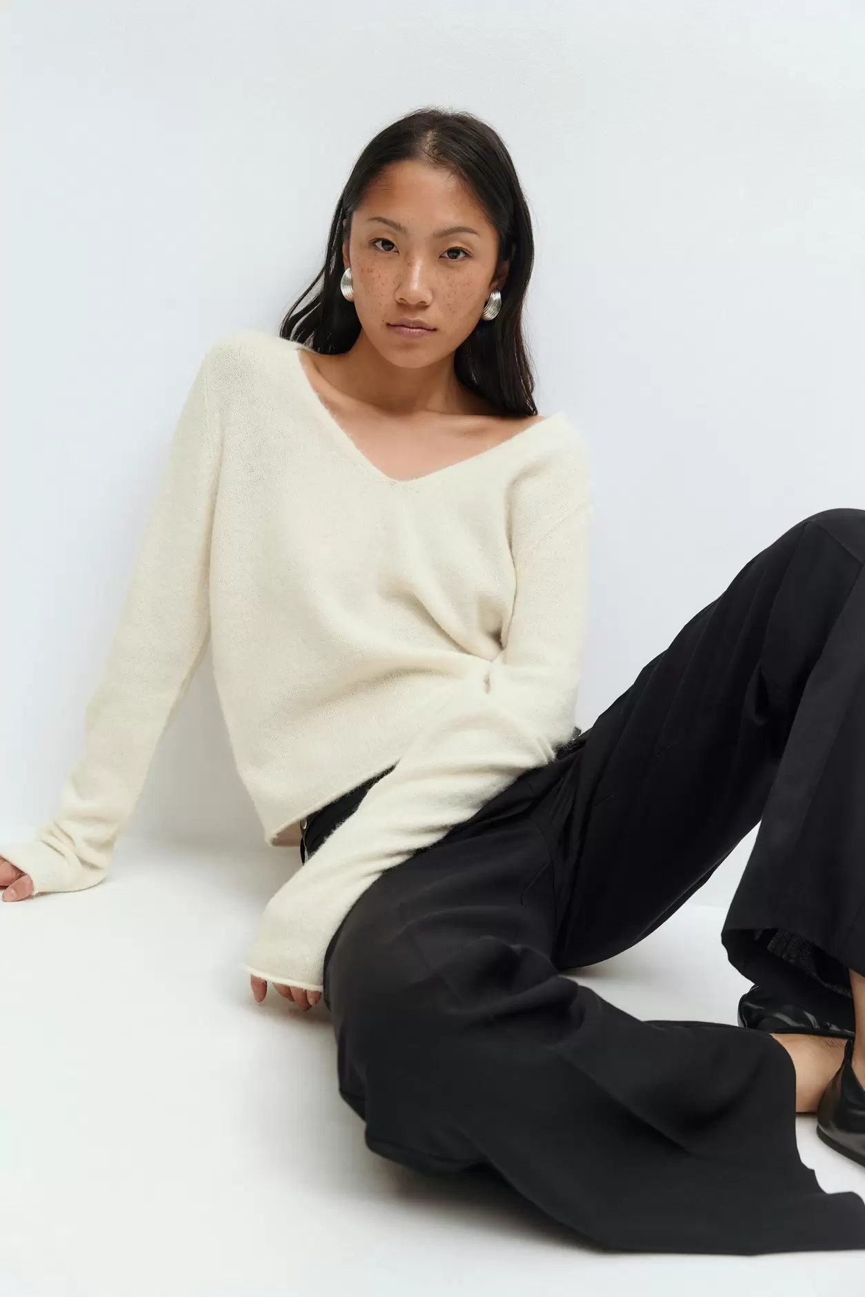 Loose v-neck knit sweater