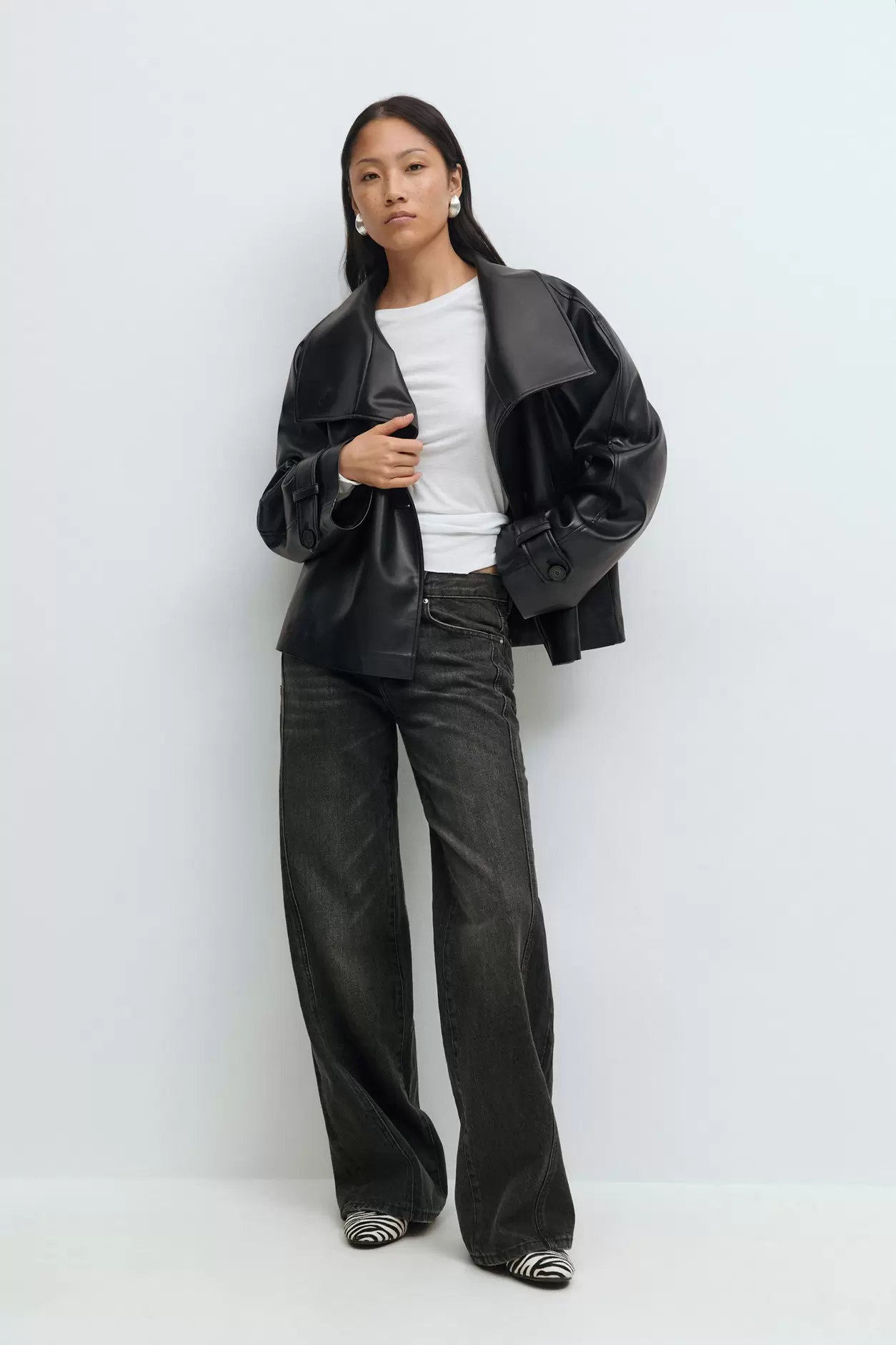 Low wide front seam jeans