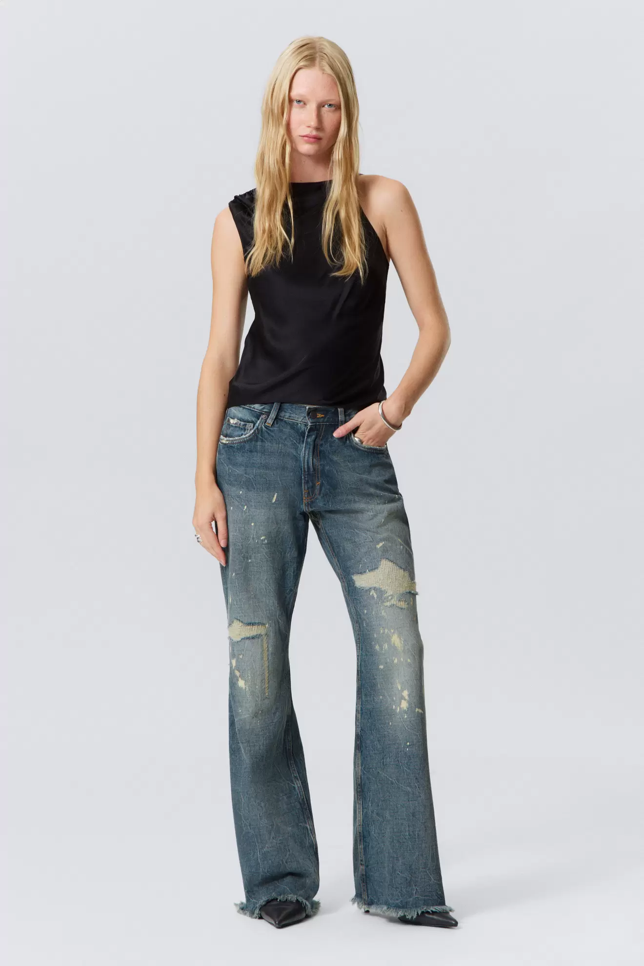 HELIX LOW RISE REGULAR FLARED LEG JEANS