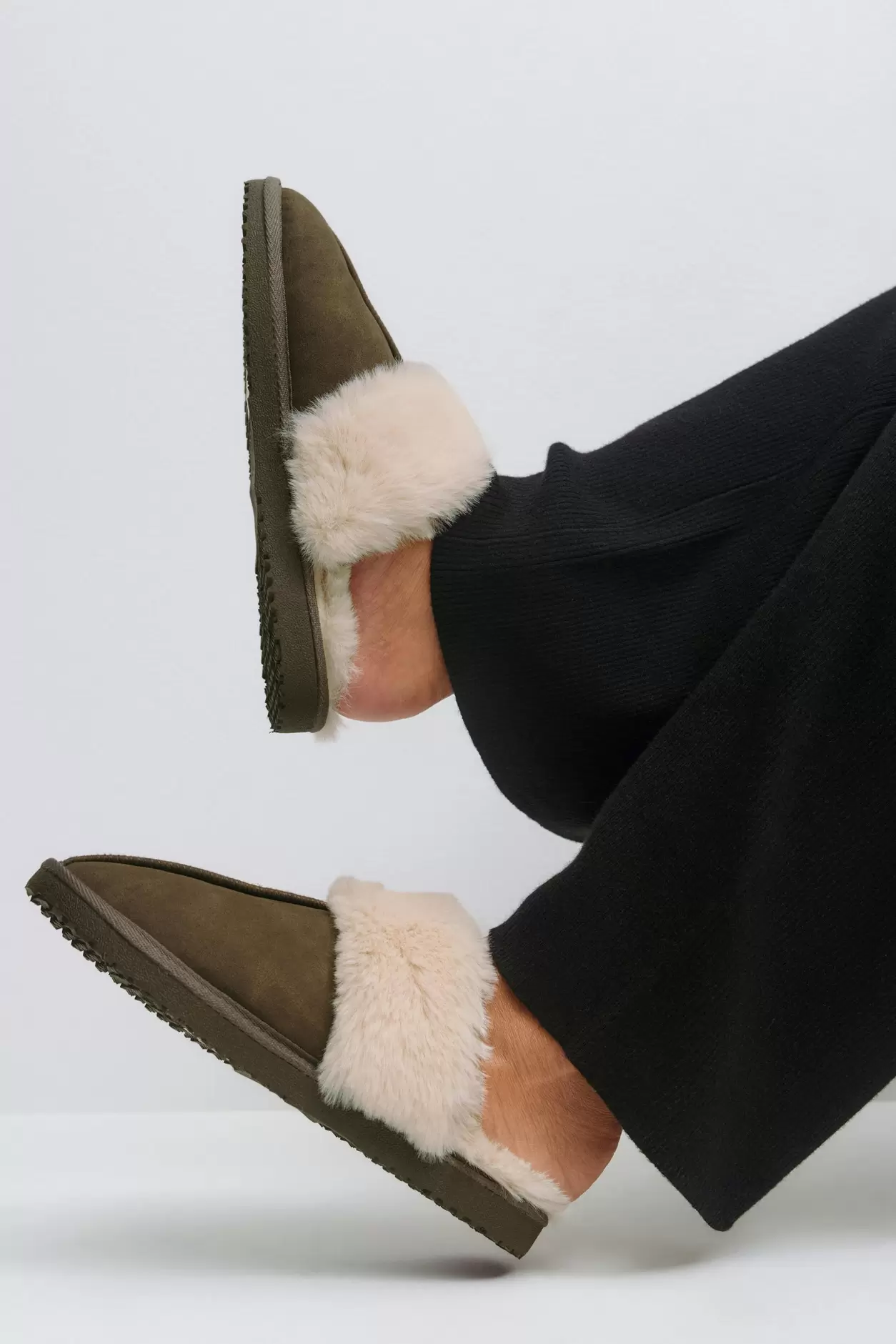 Faux fur slippers