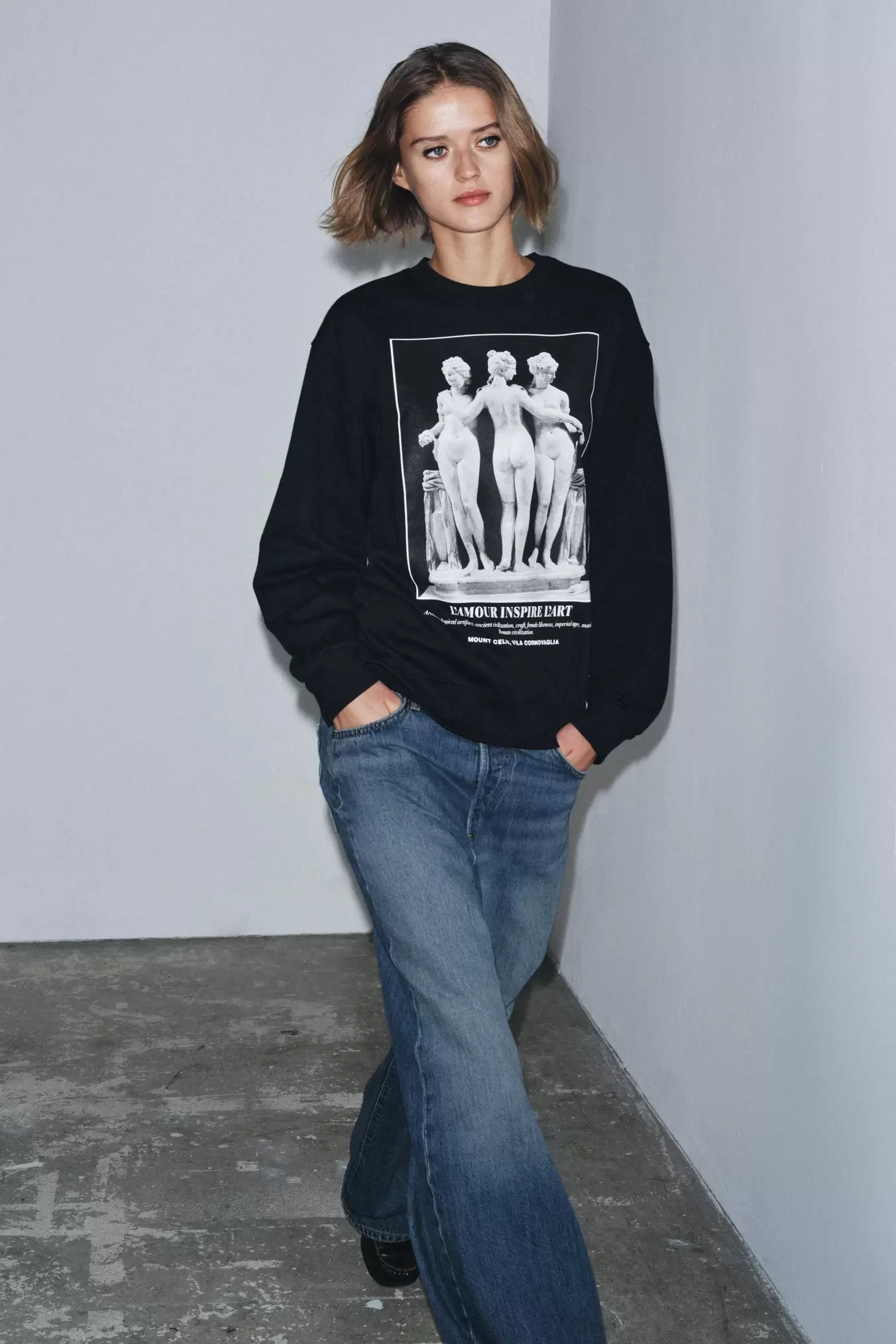 SWEATSHIRT MED SKULPTURER
