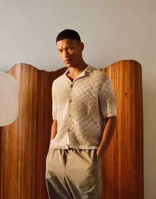 Topman - Afslappet og brun poloskjorte i space dye med knapper