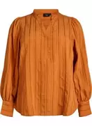 Bluse med lodrette striber.