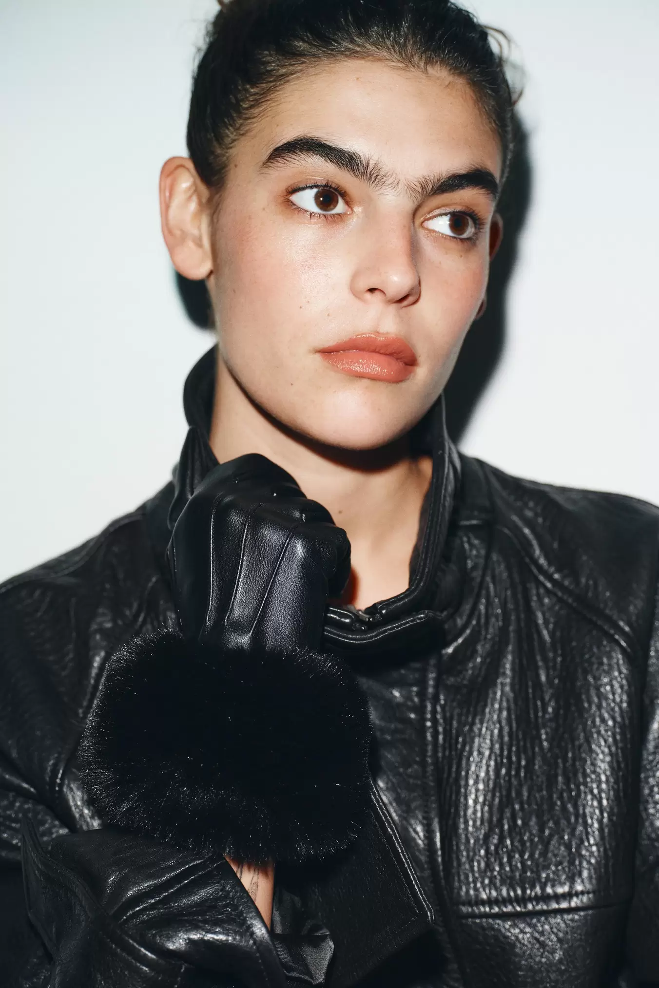 HANDSKER I IMITERET SKIND MED PELS