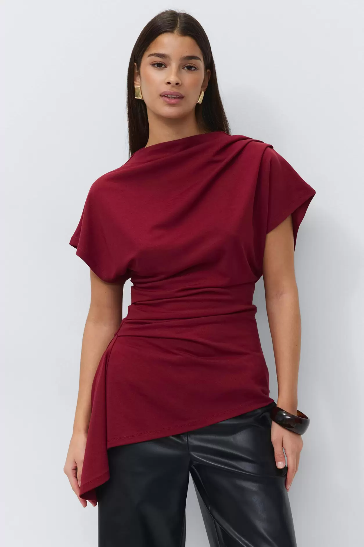 Asymmetric funnel neck top