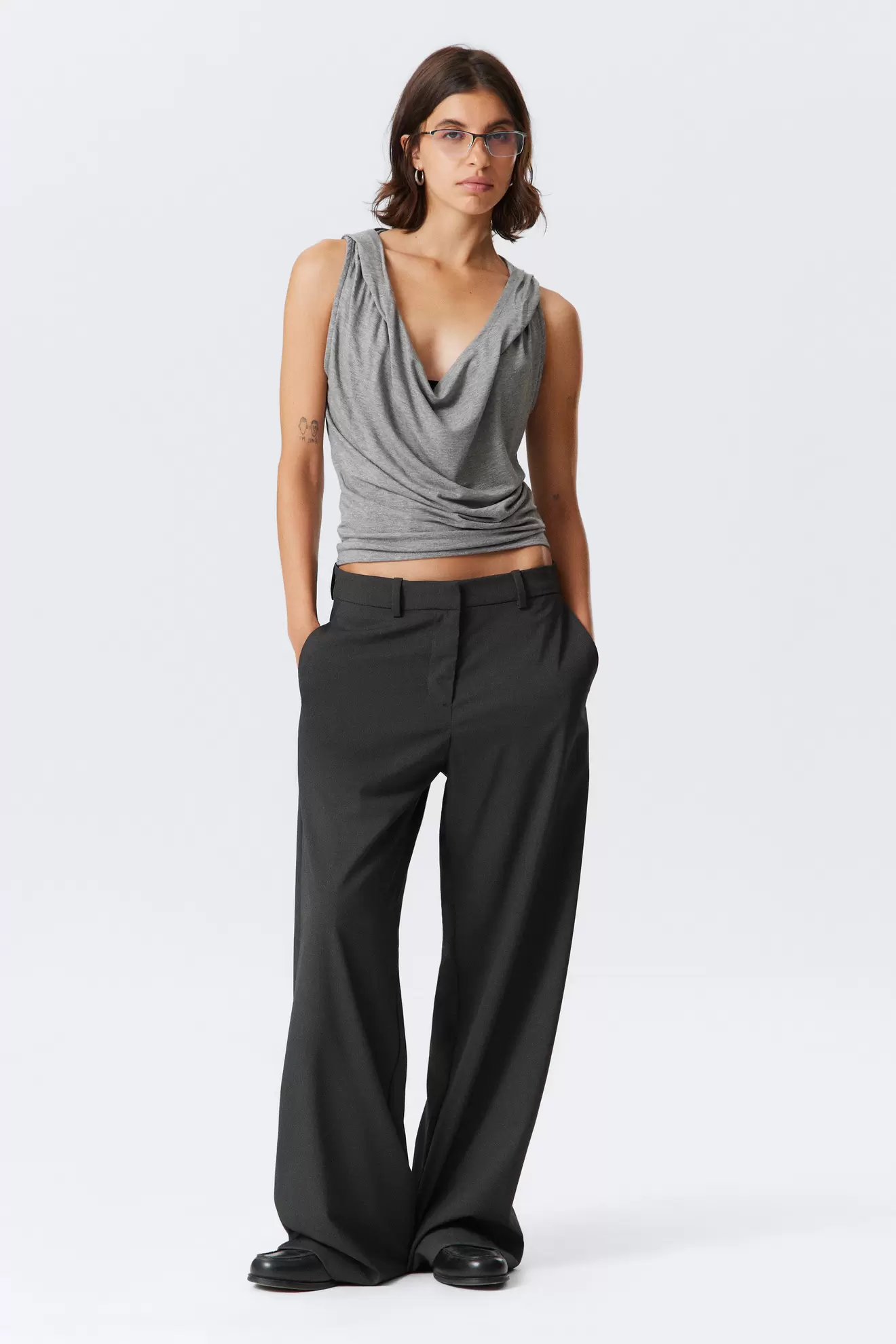LOW-WAISTED LOOSE FIT SUIT TROUSERS