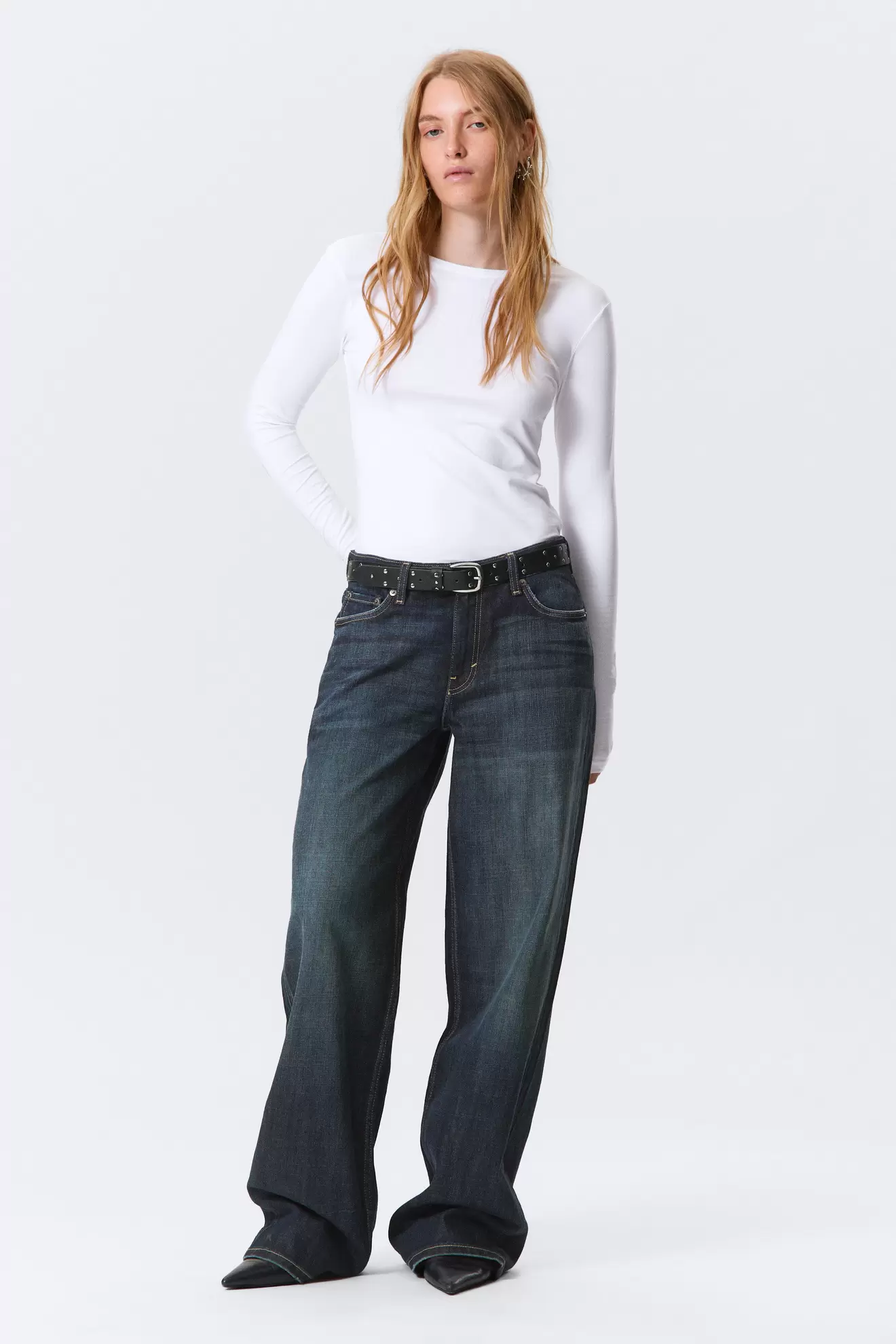 AMPLE LOW RISE LOOSE WIDE LEG JEANS
