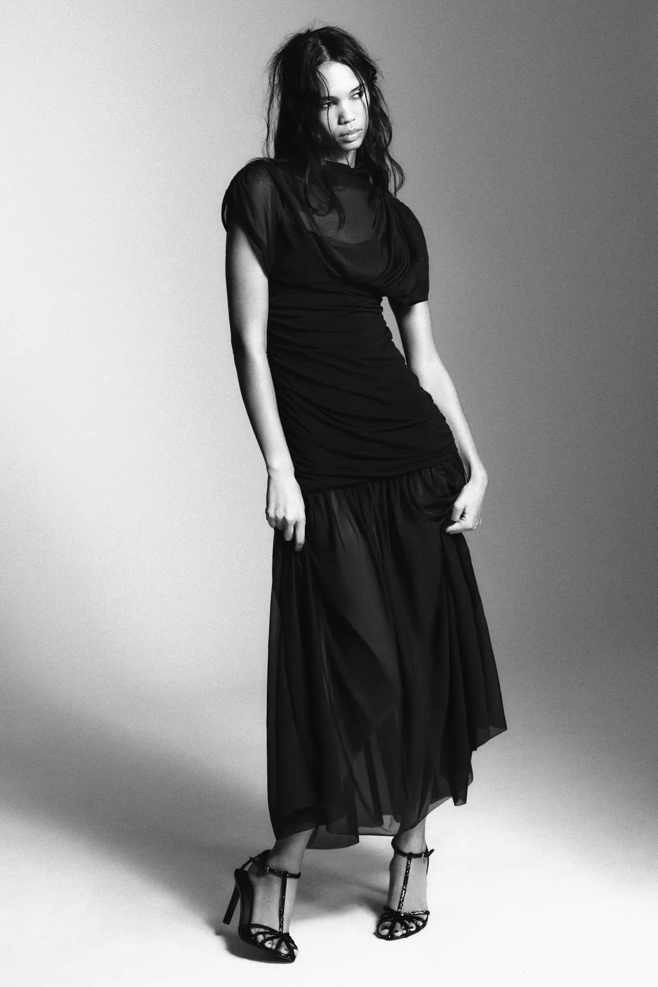 KOMBINERET DRAPERET MIDI-KJOLE