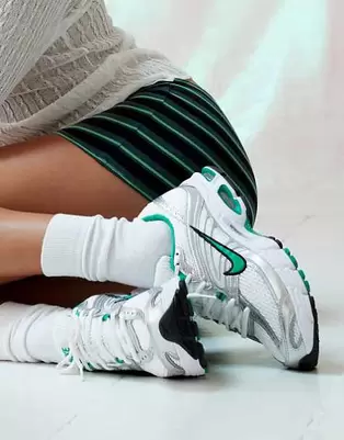 Nike Air Max - Moto 2K - Unisex-sneakers i hvid/grøn