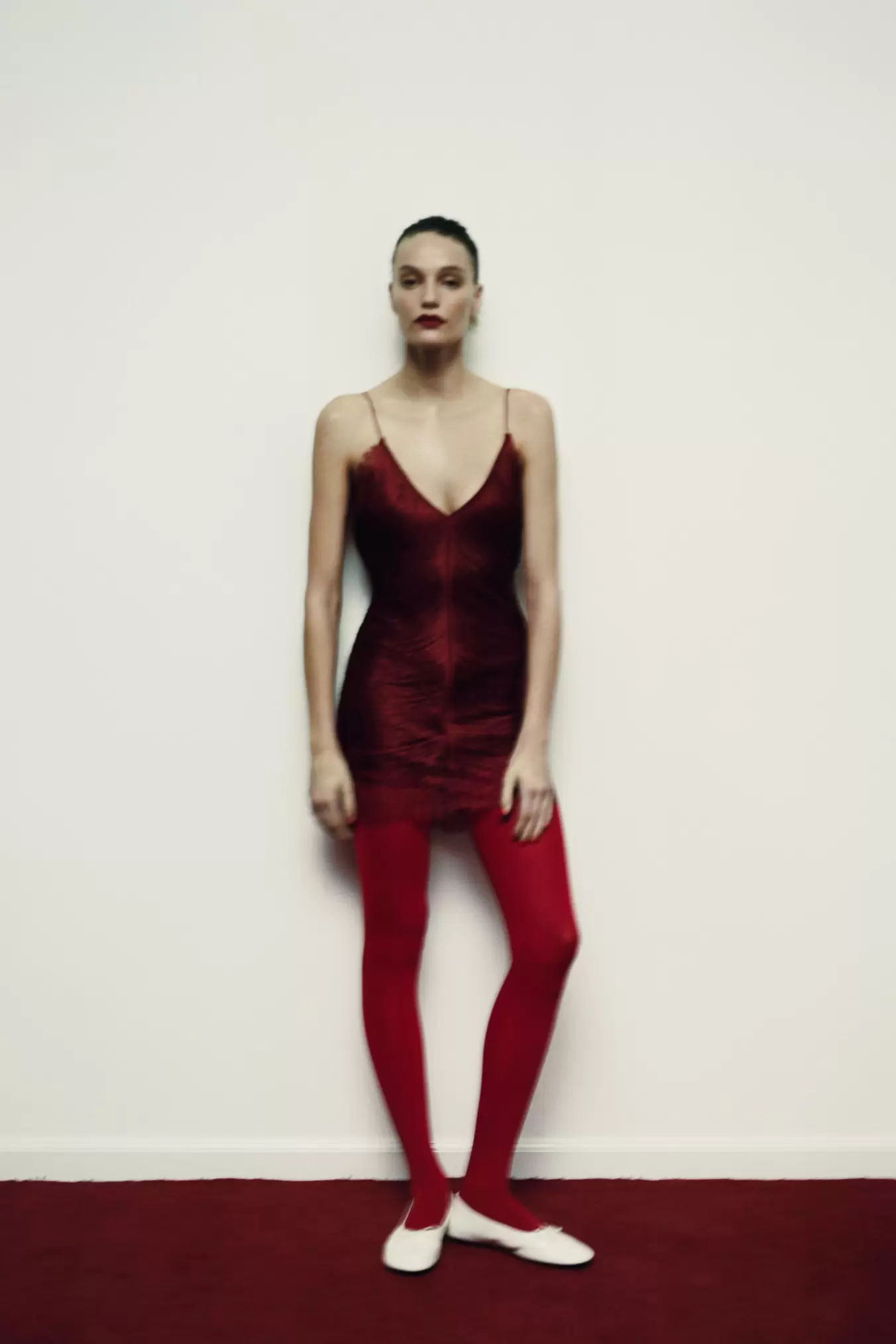 KORT KJOLE MED FRYNSEBLONDE