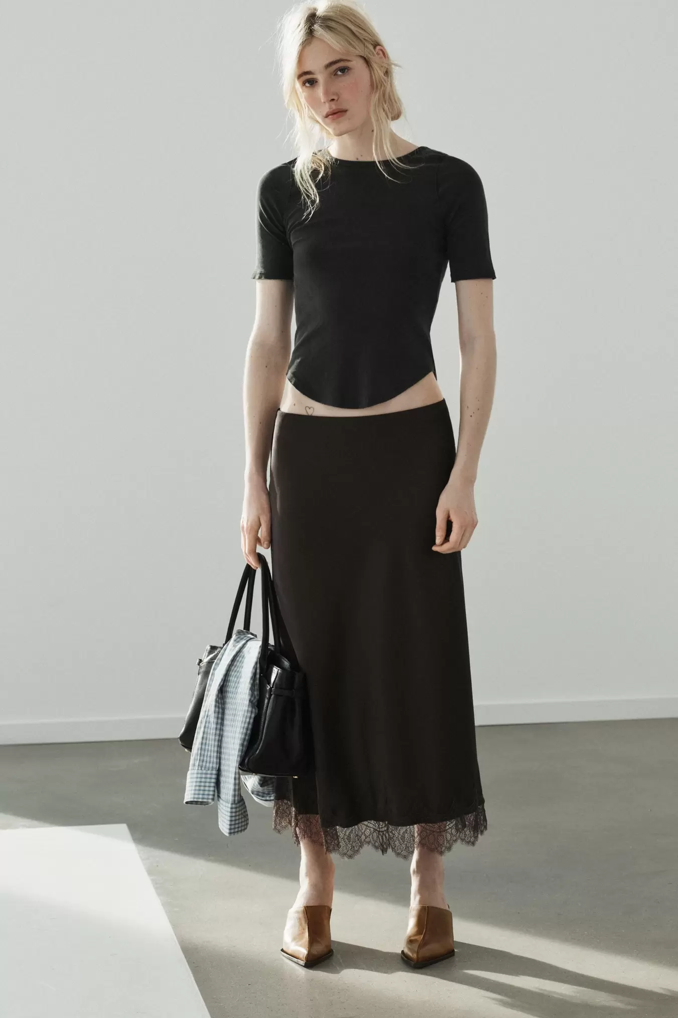 MIDI-NEDERDEL I SATIN MED BLONDER