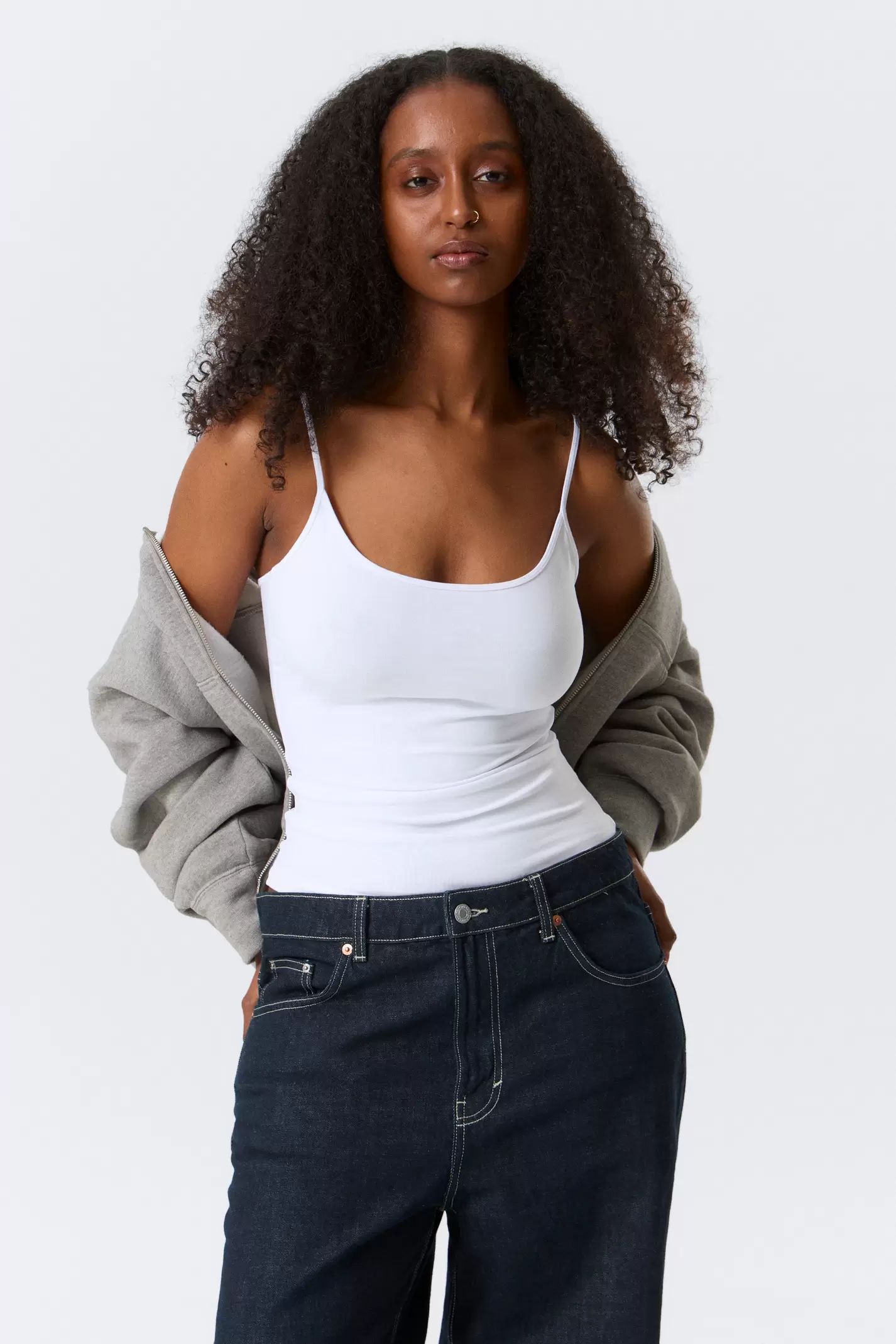 FITTED STRAPPY SCOOP NECK SINGLET