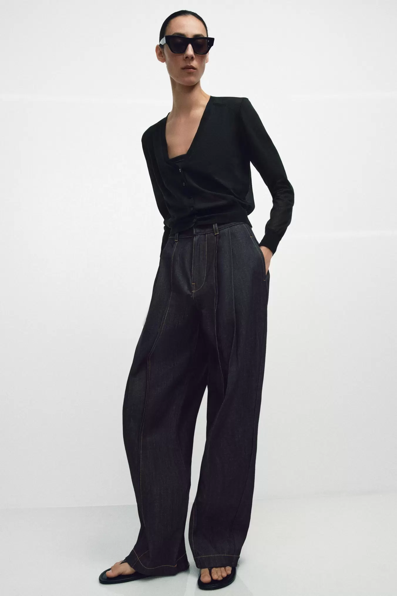 HALVTRANSPARENT STRIKKET CARDIGAN