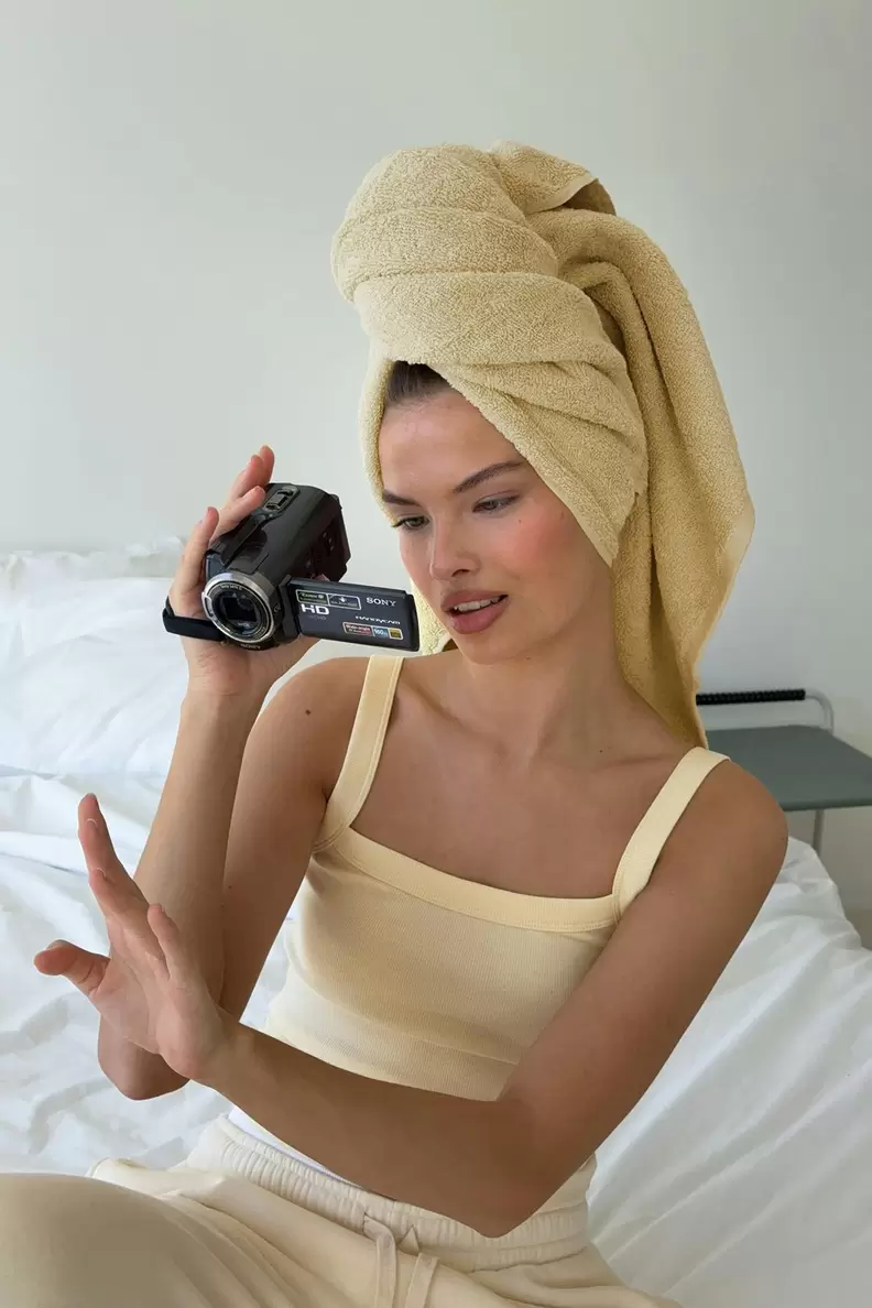 Tight fit rib singlet