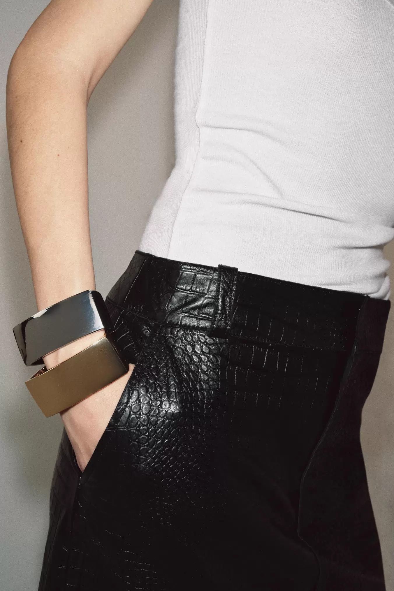 PAKKE MED 2 METALLISKE ARMBÅND