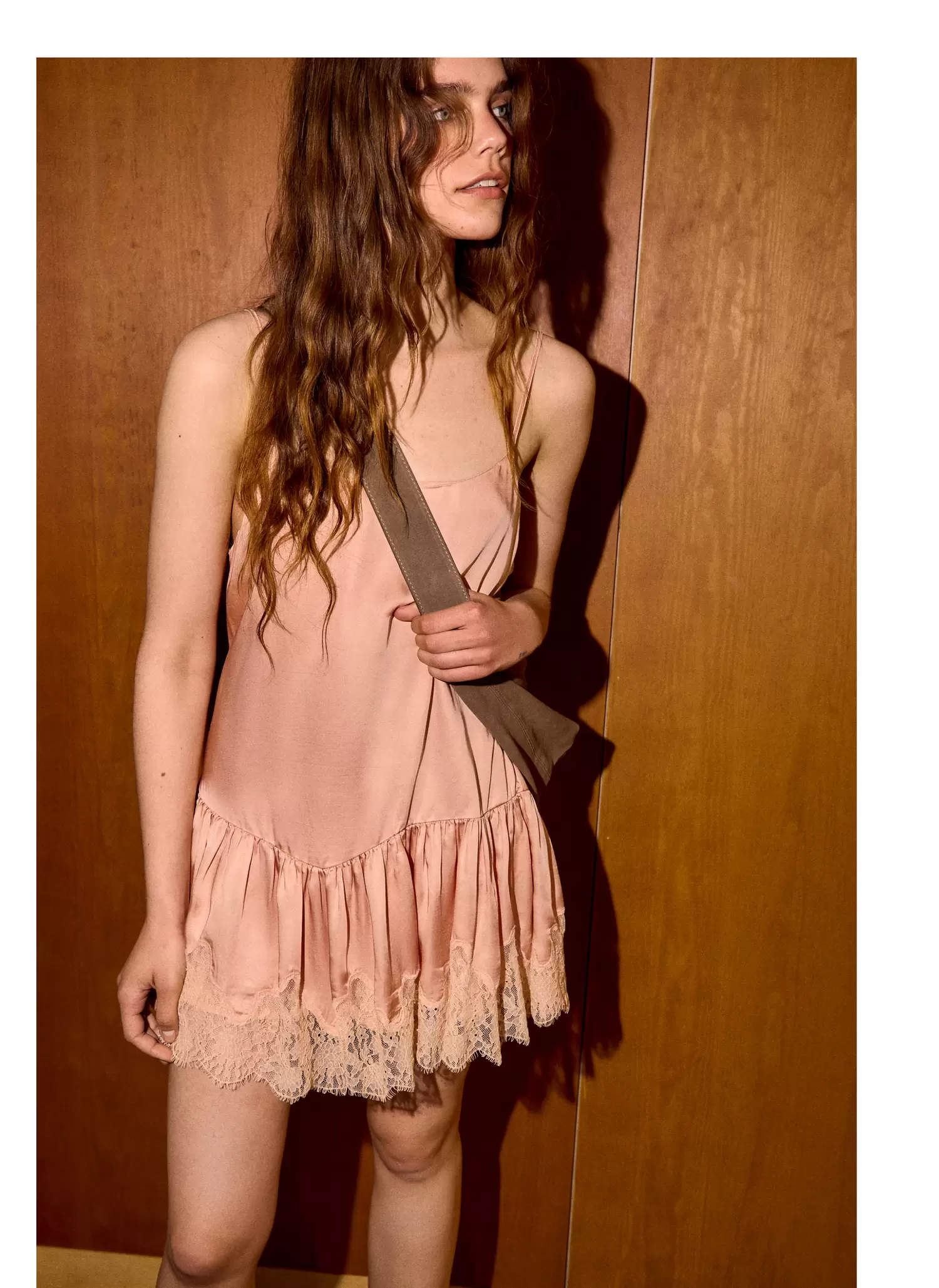 SATINERT BLONDEKJOLE