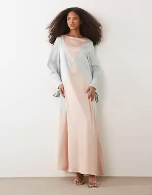 IYAL - Multifarvet maxikjole med lange flagermusærmer og kontrastfarvede paneler