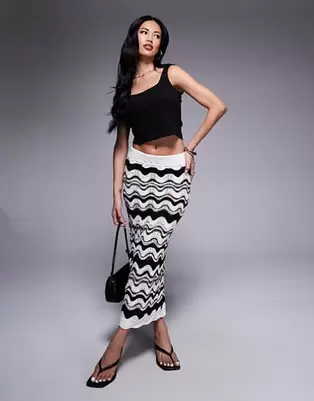 River Island - Hæklet maxinederdel med sort chevron-print