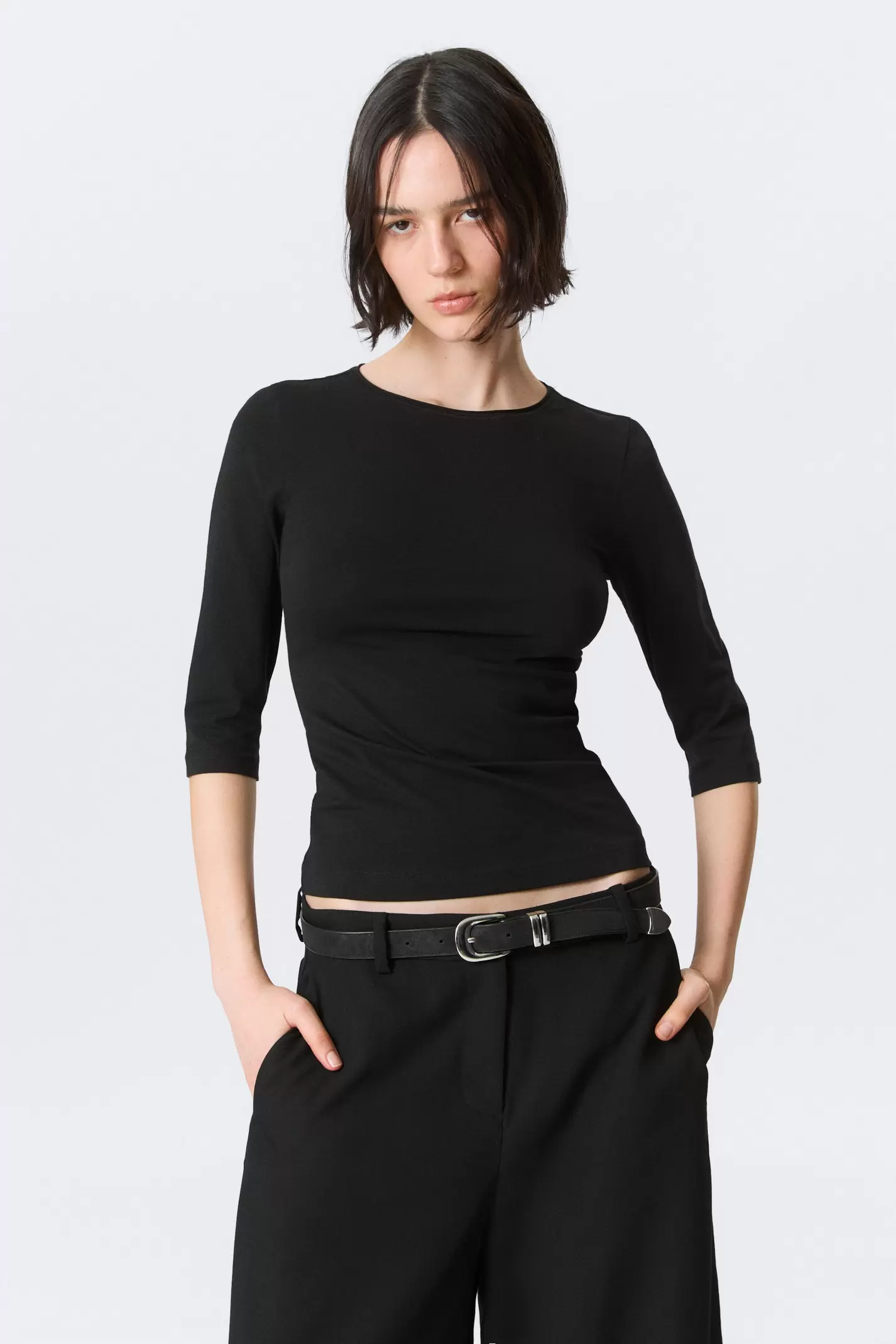 FITTED THREE-QUARTER SLEEVE TOP