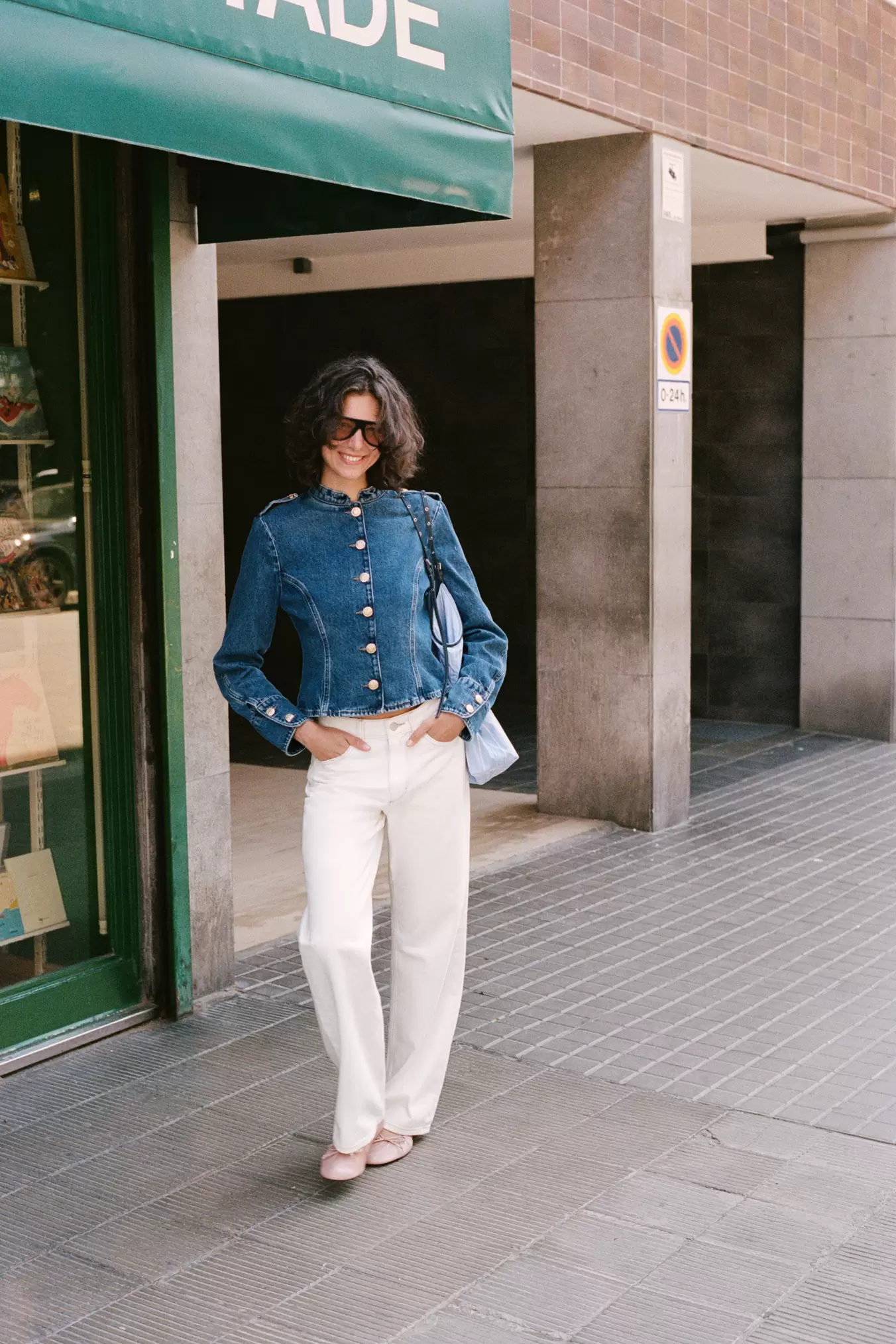 Z1975 DENIMJAKKE MED GULDKNAPPER