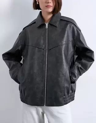 Topshop - Oversized bomber-jakke i forvasket sort imiteret læder med bobleform og vintage-design samt sømdetaljer og lynlås