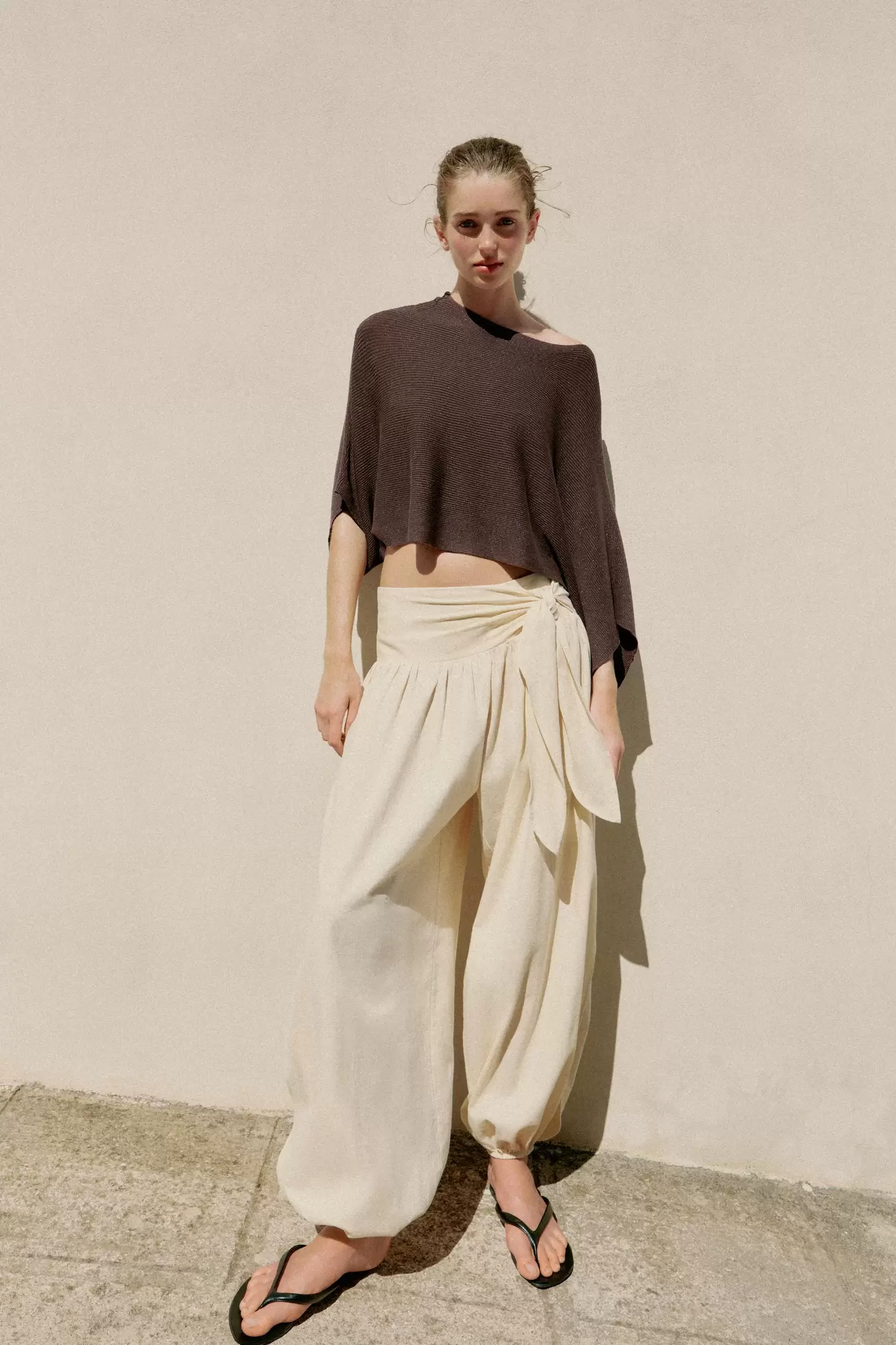 KORT CAPE-SWEATER I STRIK