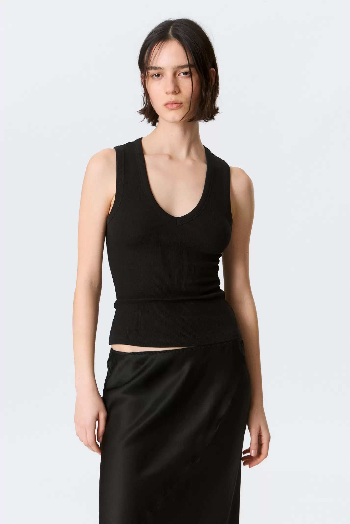RIBBED V-NECK TANK TOP