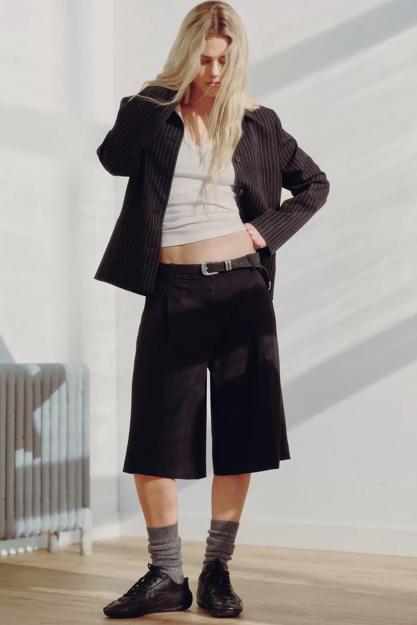 LOW RISE LOOSE PLEATED SUITING SHORTS
