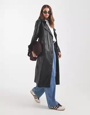 ASOS DESIGN - Sort trenchcoat i læderlook
