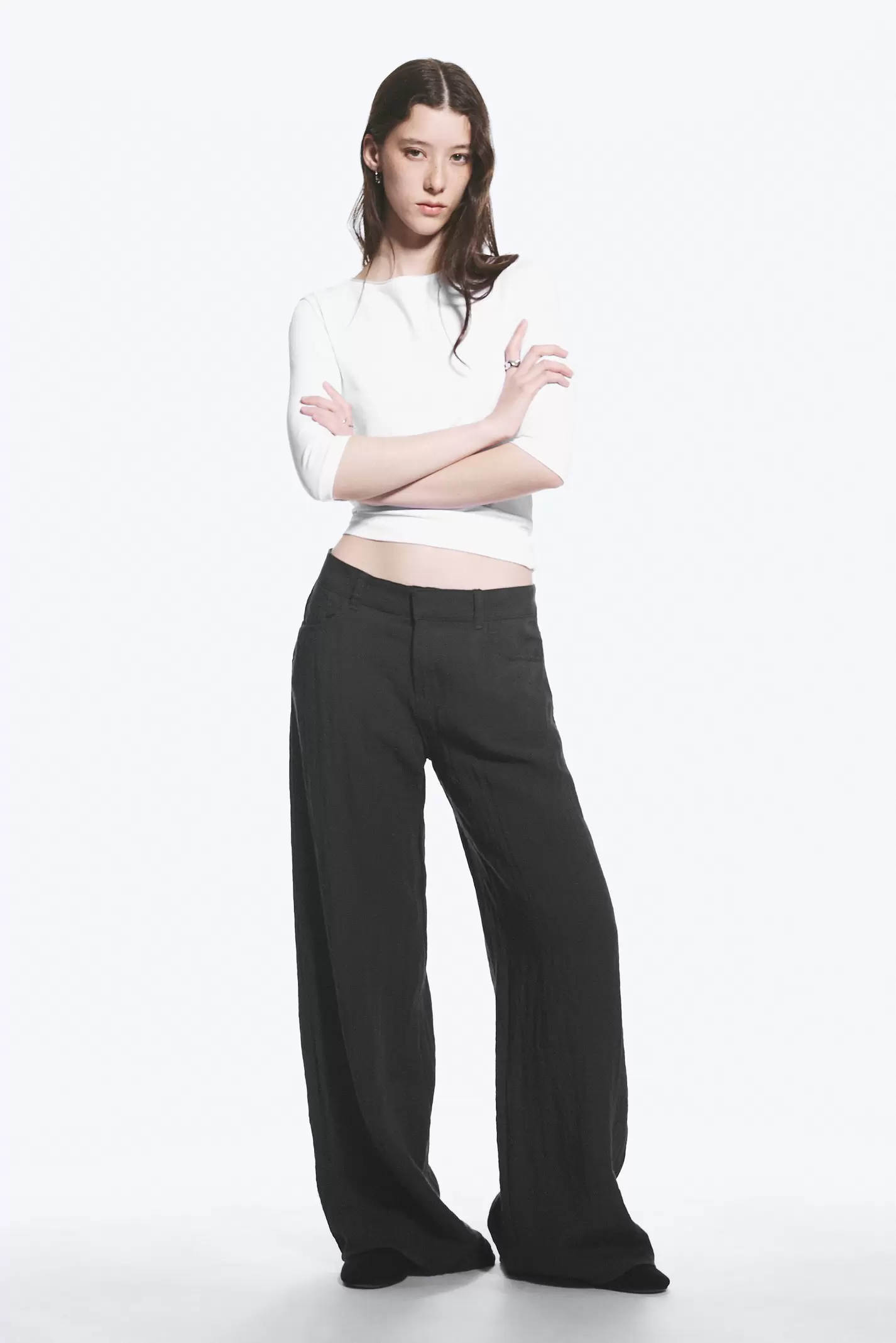 CRINKLE LOW WAIST LOOSE FIT TROUSERS