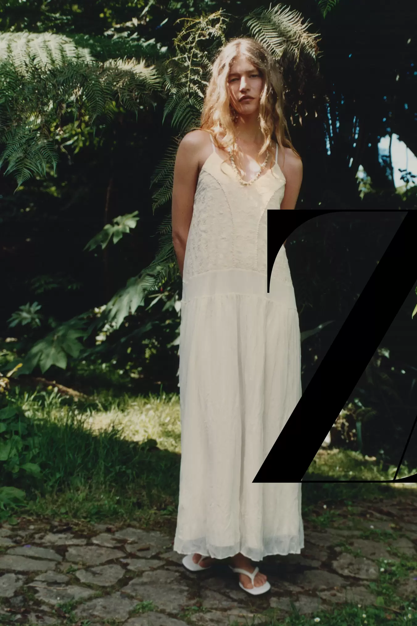 SLIPDRESS MED BRODERI