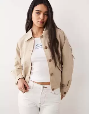 Calvin Klein Jeans - Beige kort jakke med krave i vævet nylon