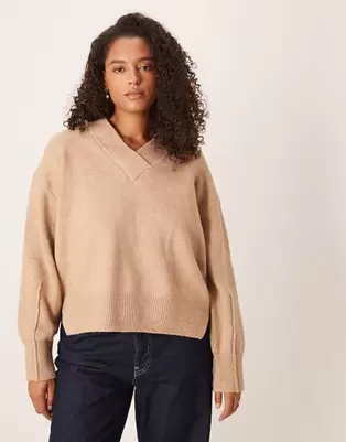 ASOS DESIGN Curve - Sandfarvet trøjer med v-hals i firkantet snit med slids i siden