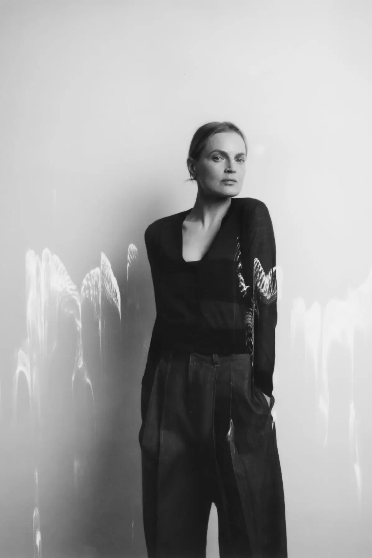 HALVTRANSPARENT STRIKKET CARDIGAN
