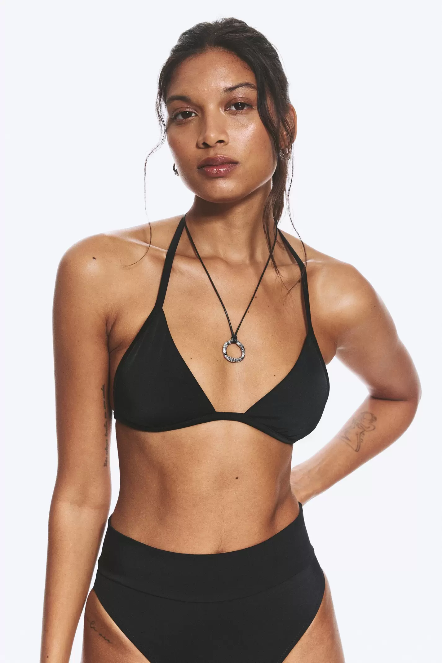 HALTER SCOOP NECK TRIANGLE BIKINI TOP