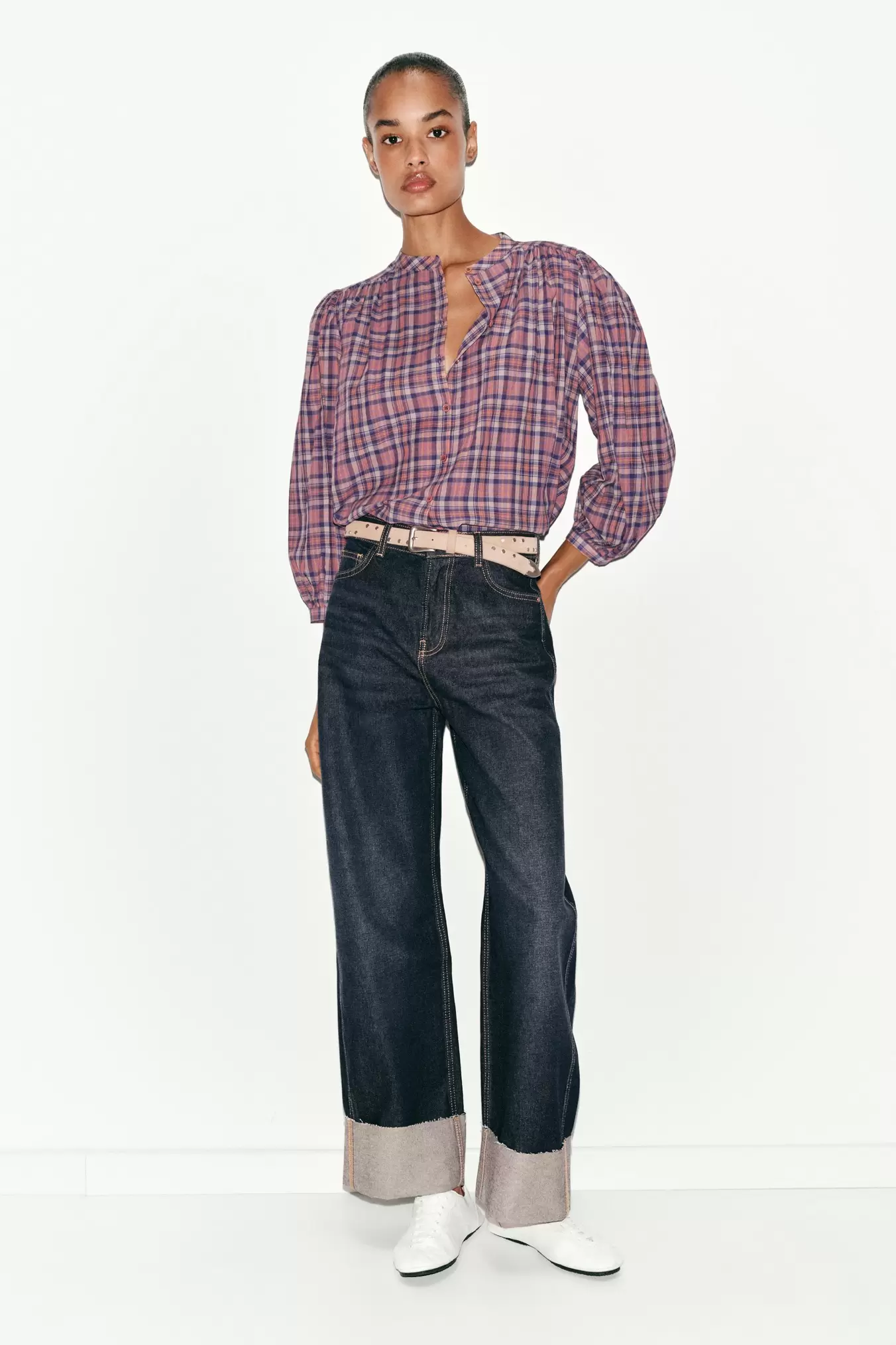 TERNBLUSE MED RUND HALS