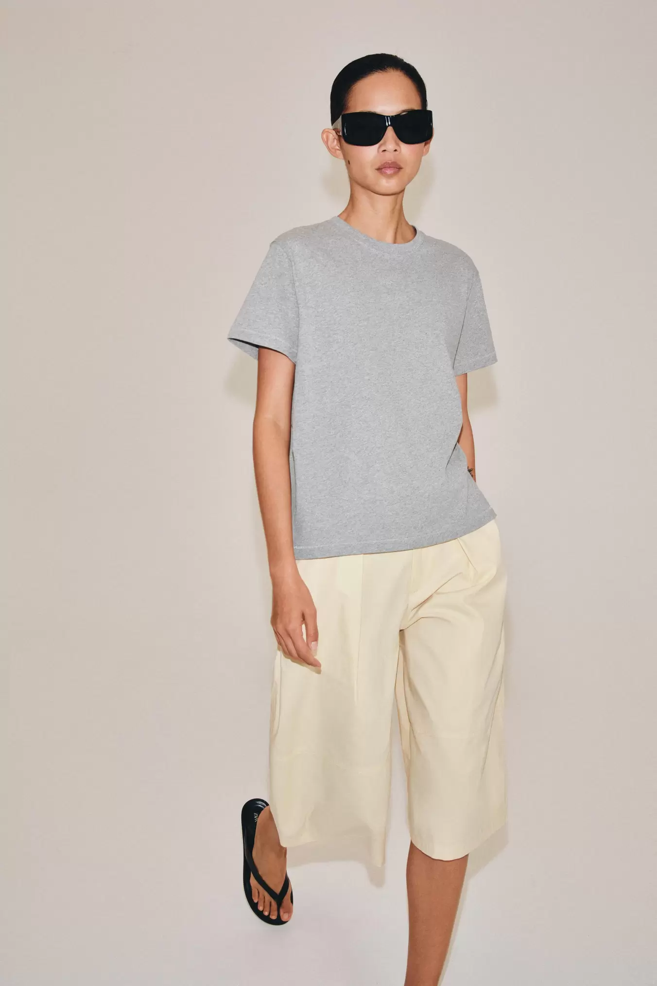 T-SHIRT MED RUND HALS